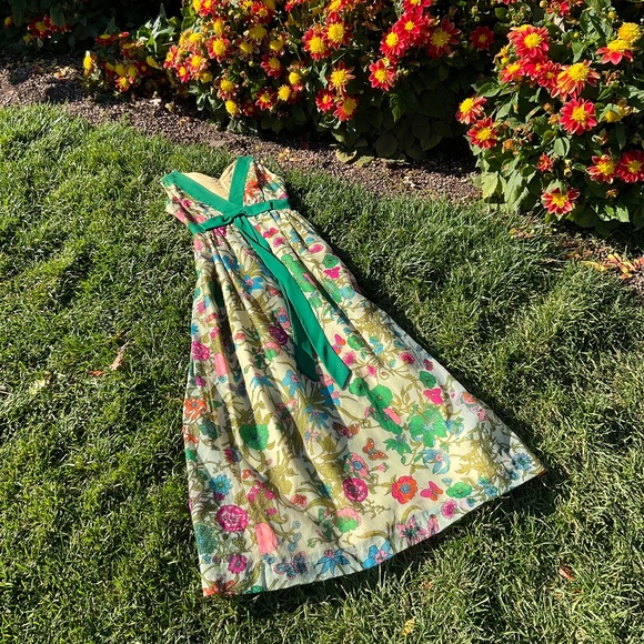 Bonkers beautiful 1960’s groovy gown - Picture 1 of 16
